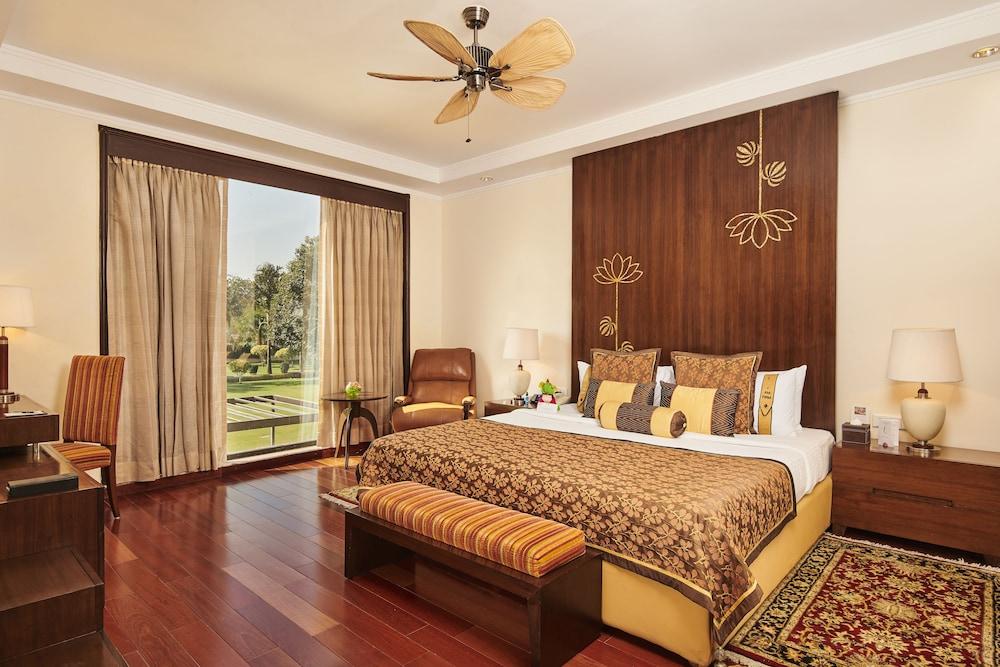 The Lalit Temple View Hotel Khajuraho Exterior photo