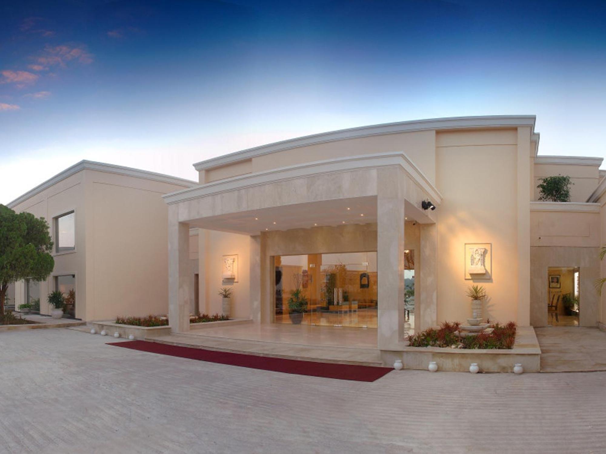 The Lalit Temple View Hotel Khajuraho Exterior photo