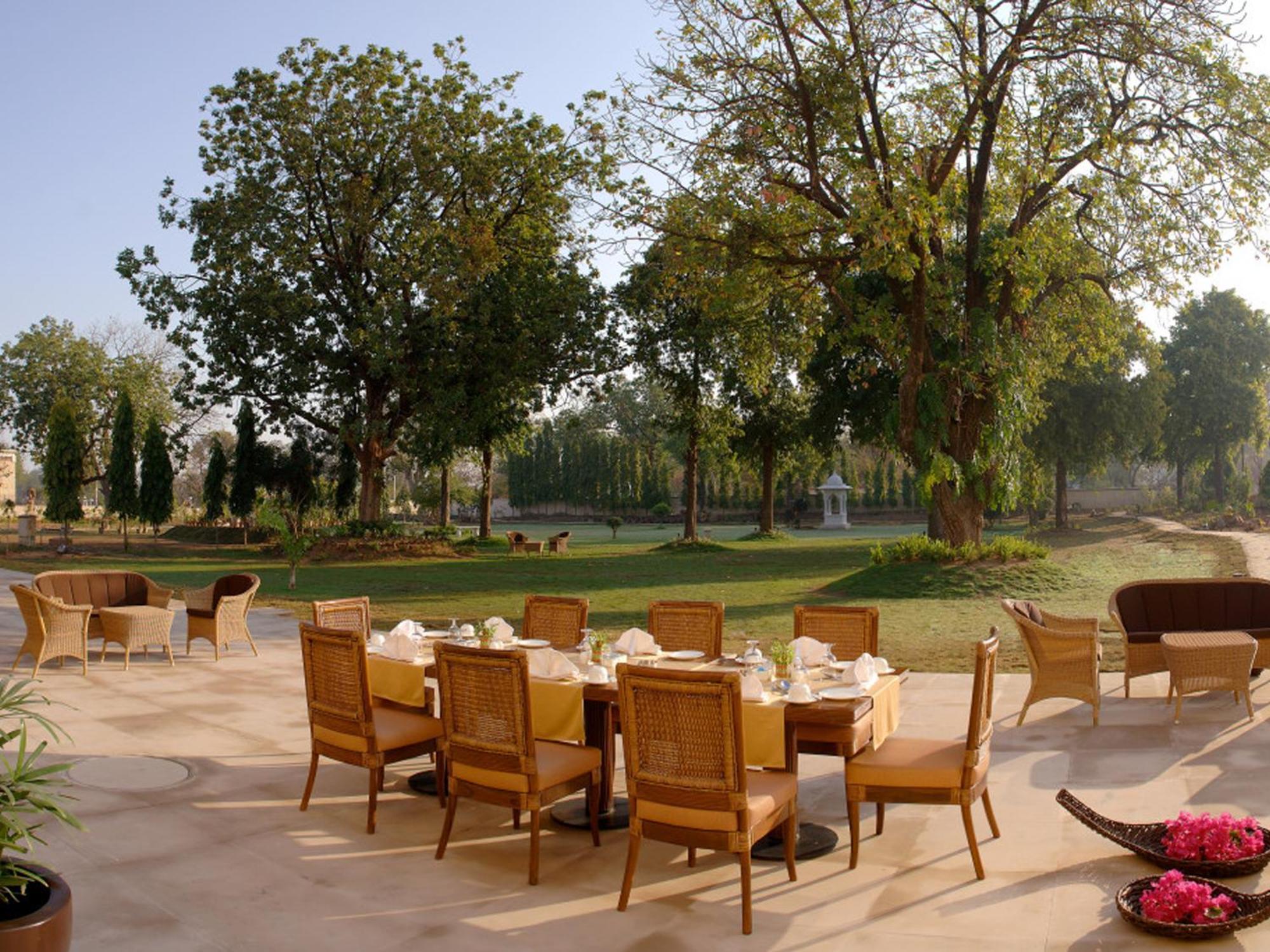The Lalit Temple View Hotel Khajuraho Exterior photo