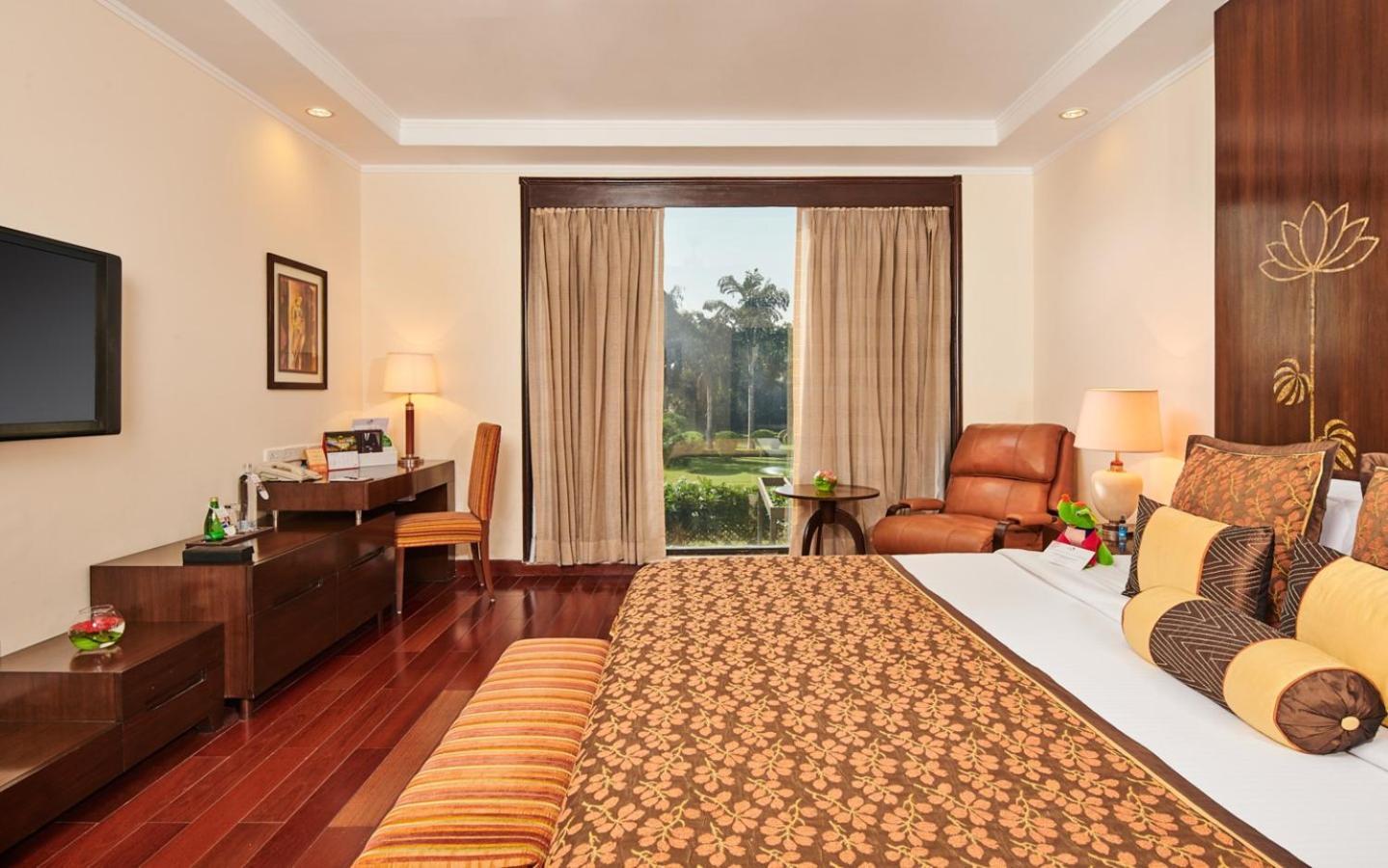 The Lalit Temple View Hotel Khajuraho Exterior photo