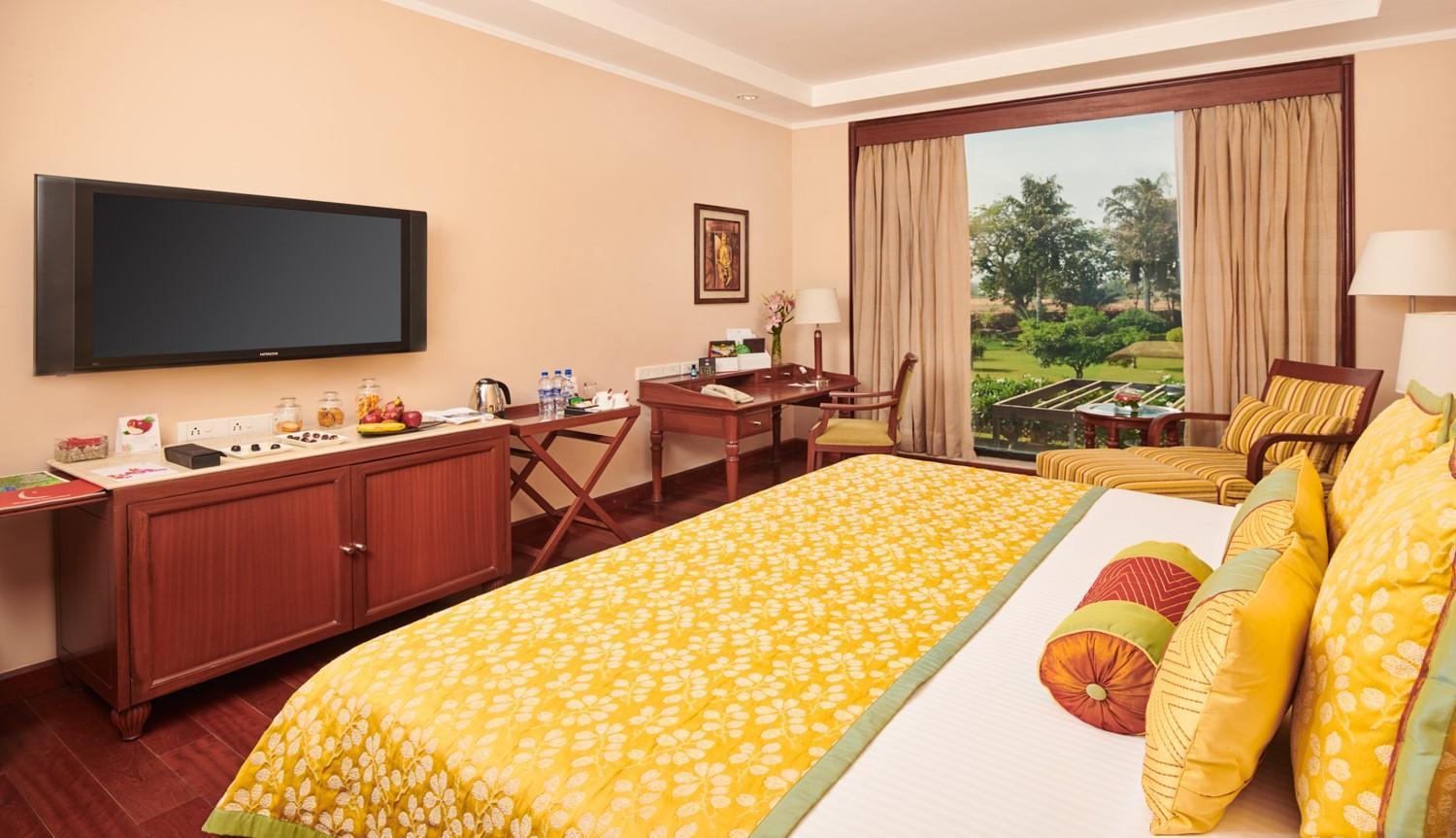 The Lalit Temple View Hotel Khajuraho Exterior photo